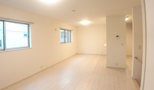 川口市青木二丁目戸建のキッチン|お料理しやすいキッチンです