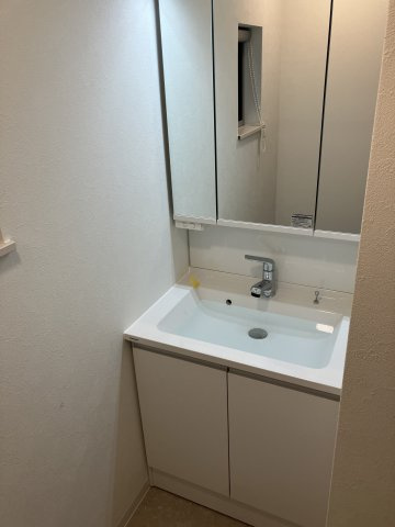 川口市青木二丁目戸建の独立洗面台|独立洗面化粧台が付いています