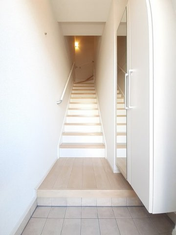 ジュネスＦＡの玄関