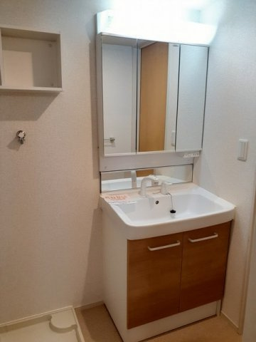 ルミェル・ココ　　刈谷市近郊の賃貸ならクラスホーム刈谷店の洗面所|忙しい朝には欠かせない洗面所です