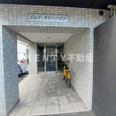 【エントランス】 | ジェイ・スリーハイツ | 清潔なエントランスです