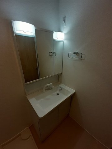 ミニョン　ヴィラ　野寺道Ⅱの洗面所|ゆったりとスペースのある洗面所