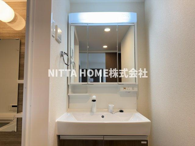 Ｌａ・Ｎｏｒｄ．の洗面所|三面鏡付き洗面台もありますよ◎