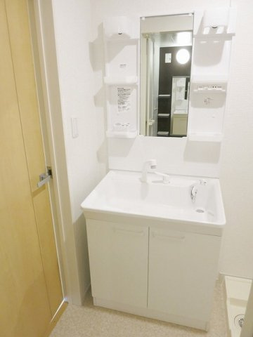 レーヴ今川Ｂの洗面所|脱衣スペースもあります