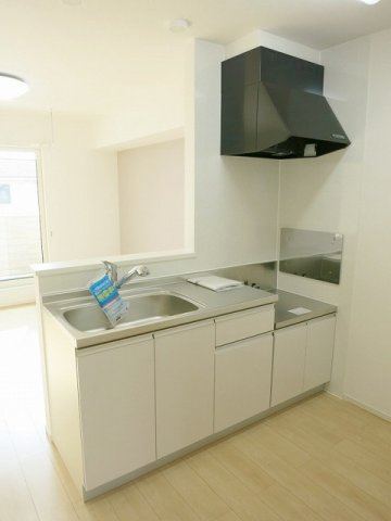 レーヴ今川Ｂのキッチン|コンパクトなキッチンで掃除もラクラク