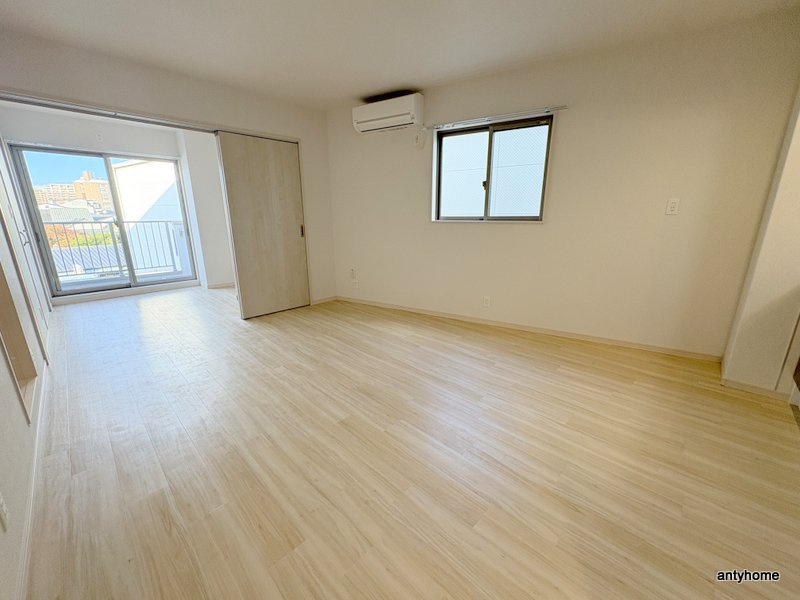 アルカンシェルコート緑橋　仲介手数料無料の居間・リビング