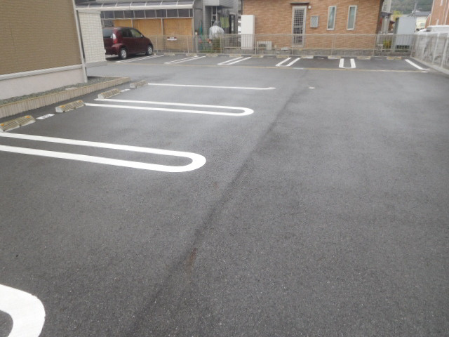 アンベリール・阿保の駐車場