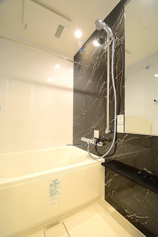 新品家具付きマンション入船4（KaGood東京）の浴室