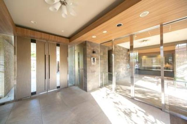 ＨＩＧＡＳＨＩＫＯＭＡＴＳＵＧＡＷＡ　ＡＰＡＲＴＭＥＮＴのエントランス