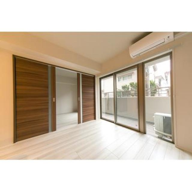 ＨＩＧＡＳＨＩＫＯＭＡＴＳＵＧＡＷＡ　ＡＰＡＲＴＭＥＮＴの居間・リビング|※写真は同タイプ住戸です。