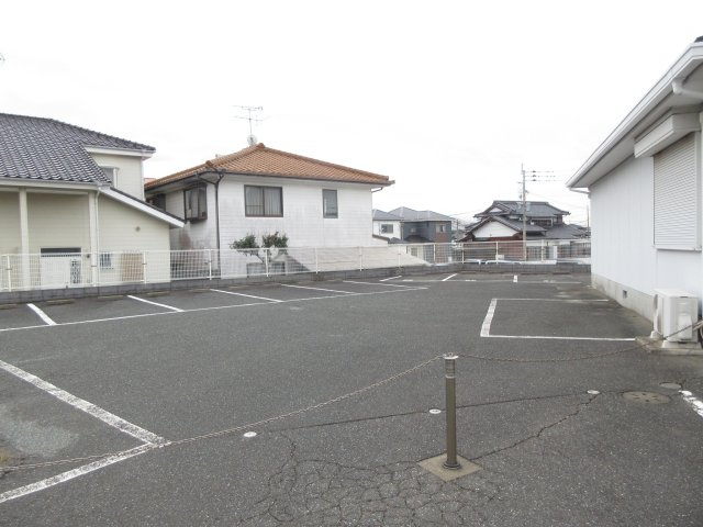 横浜1丁目店舗・事務所の駐車場