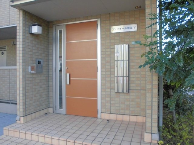 コンフォール瑞江Ⅴ・Ⅵ　Ⅴのエントランス