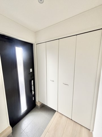 【仲介手数料無料／大治町】大治町八ツ屋第3　クレイドルガーデン　新築戸建　1号棟の玄関