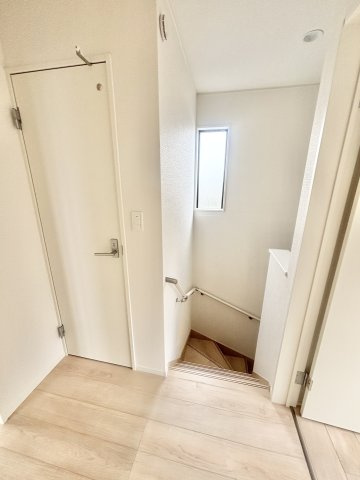 【仲介手数料無料／大治町】大治町八ツ屋第3　クレイドルガーデン　新築戸建　1号棟の玄関