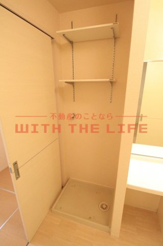 プレミスト若菜【キャッシュバック対象】の洗面所|明るい洗面所です