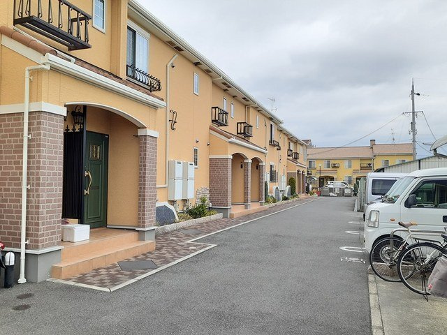 フォーリストベル　プラスの駐車場