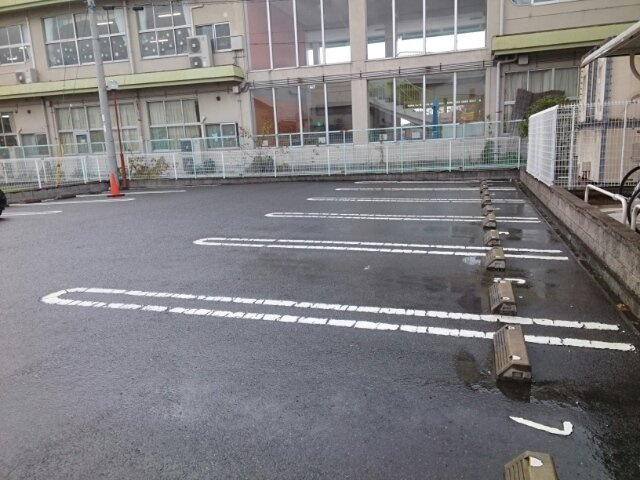 ロイヤルシティー泉南の駐車場