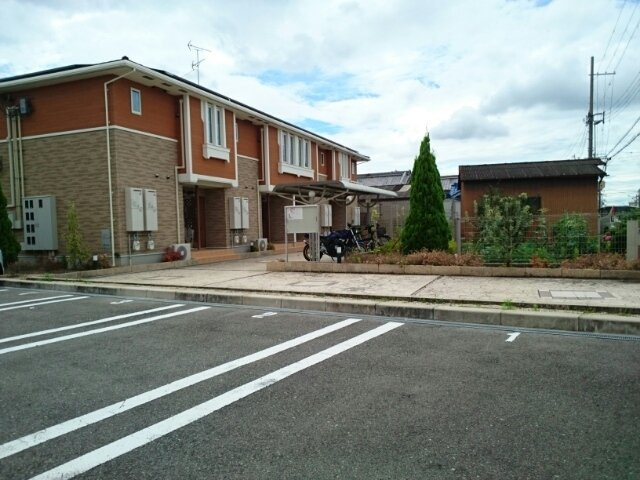 プラシード池田下町の駐車場