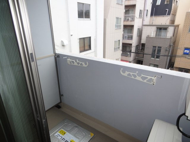 クロシェット早稲田のバルコニー