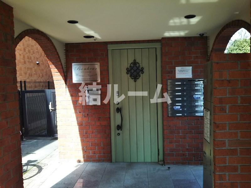 豊島区南長崎２丁目の賃貸マンションのエントランス