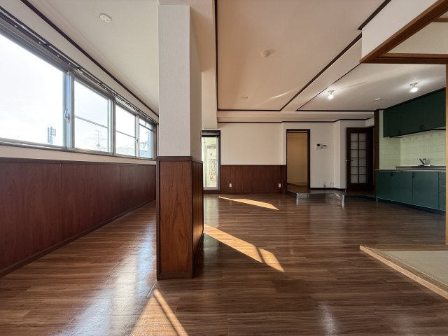 ハイボーン緑地公園の居間・リビング