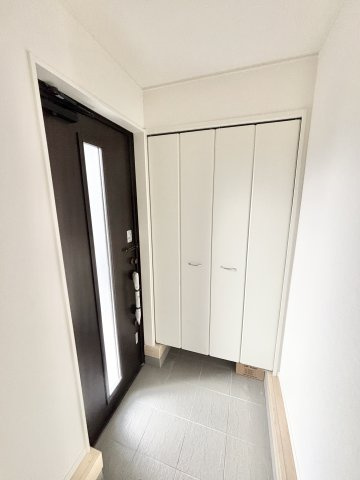 【仲介手数料無料／大治町】大治町八ツ屋第3　クレイドルガーデン　新築戸建　3号棟の玄関