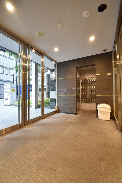 大阪市中央区博労町１丁目の賃貸マンションのロビー