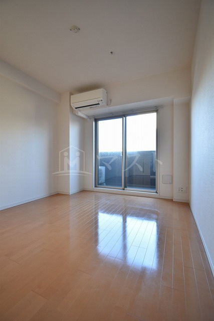 大阪市中央区博労町１丁目の賃貸マンションの居間・リビング