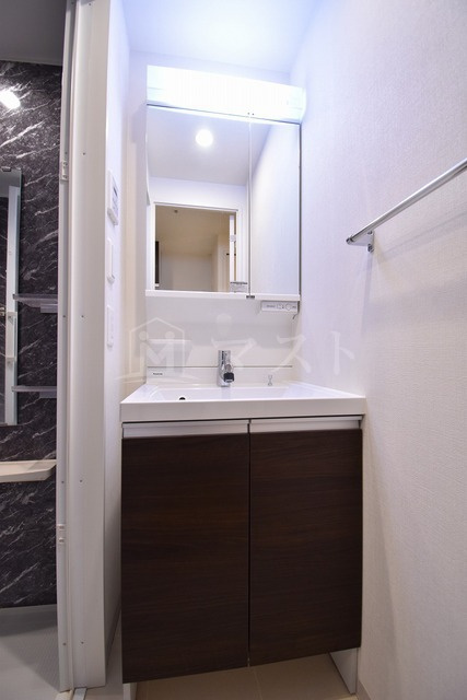 大阪市中央区博労町１丁目の賃貸マンションの洗面所