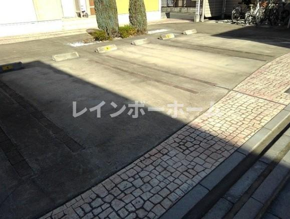 オランジュ・アムールの駐車場