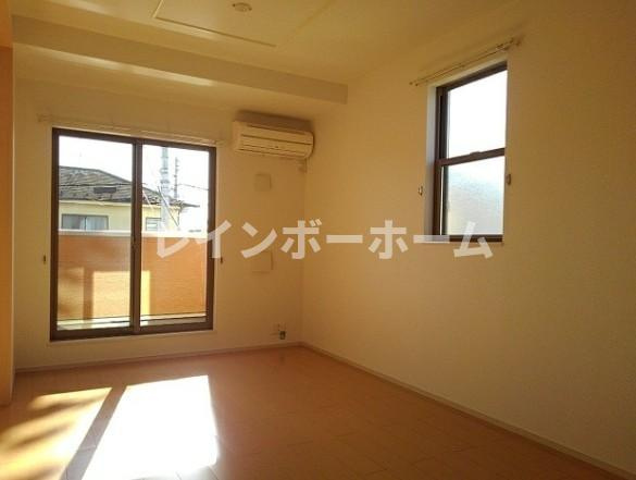 オランジュ・アムールの居間・リビング