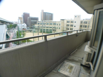 【バルコニー】 | ドムール九条 | 暖かな日差しのふりそそぐバルコニー