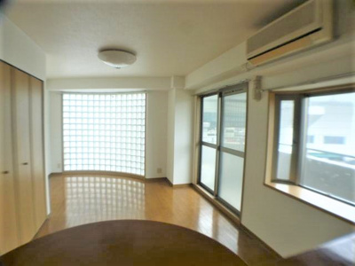 【居間・リビング】 | ドムール九条 | ゆったり過ごせるリビングです