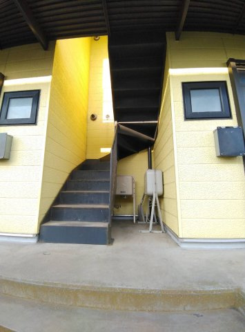 レークハイツ Bのエントランス