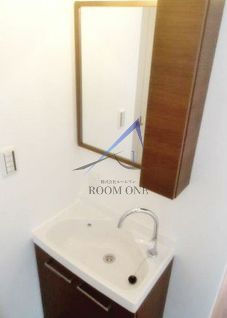 学大散歩（ＧＡＫＵＤＡＩ－ＳＡＮＰＯ）の洗面所|独立洗面台です。