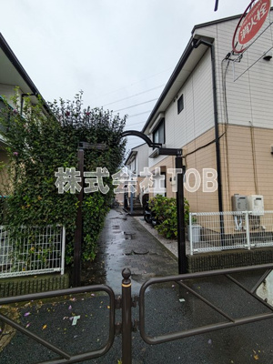 【エントランス】 | ラ・トーレ深大寺 C