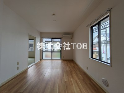 【居間・リビング】 | ラ・トーレ深大寺 C | ※別号室参考写真※