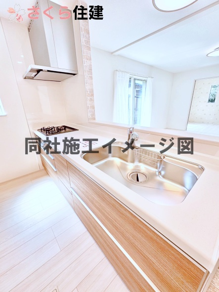 ハートフルタウン　松原1丁目1601番　Ａ号棟のその他|同社施工物件の写真です。対面式システムキッチン。家族とコミュニケーションをとりながら家事ができます♪
