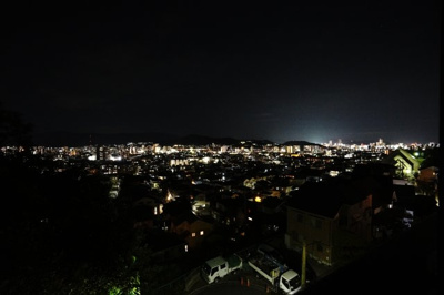 【展望】 | 【上質リノベ】フローレンス長束ビューステージ | 【Night View】
物件からの夜の景色は、隠れ夜景スポットのよう。
お仕事から疲れて帰ってきて、この夜景を楽しめるのも
この立地ならでは。
もう少し早い時間のサンセット夜景もキレイかも。