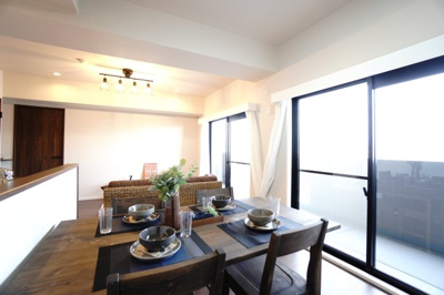 【居間・リビング】 | 【上質リノベ】フローレンス長束ビューステージ | 室内（2025年12月10日10：00頃）撮影