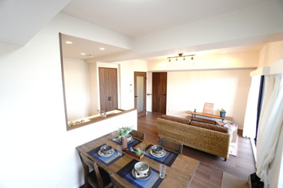 【居間・リビング】 | 【上質リノベ】フローレンス長束ビューステージ | 室内（2025年12月10日10：00頃）撮影