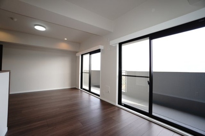 【居間・リビング】 | 【上質リノベ】フローレンス長束ビューステージ | 室内（2025年12月10日10：00頃）撮影