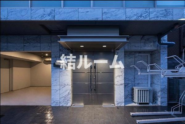 豊島区池袋本町２丁目の賃貸マンションのエントランス