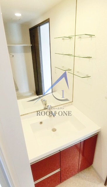 ＲＡＬＬＹ´Ｓ（ラリーズ）の洗面所|独立洗面台です。