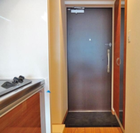 アリビオ江坂南金田の玄関