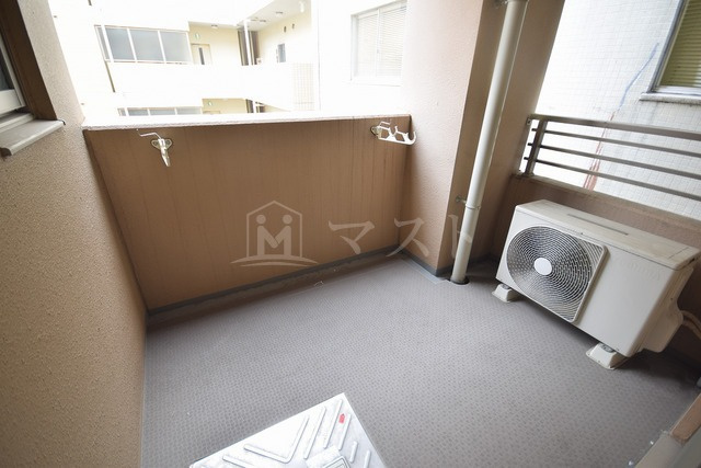 エスタブレ南森町のバルコニー