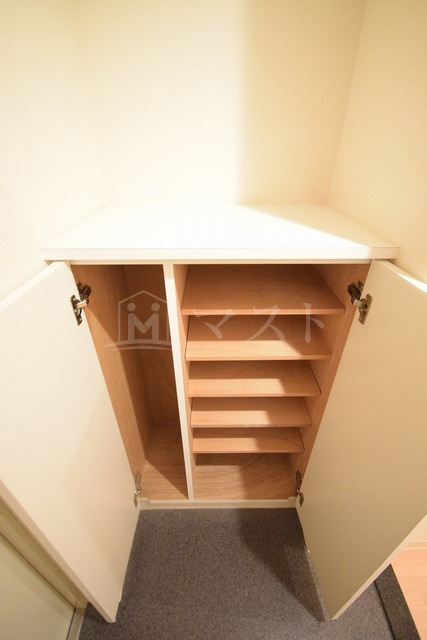 エスタブレ南森町の収納