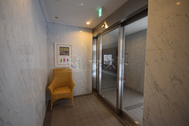 エスタブレ南森町のロビー