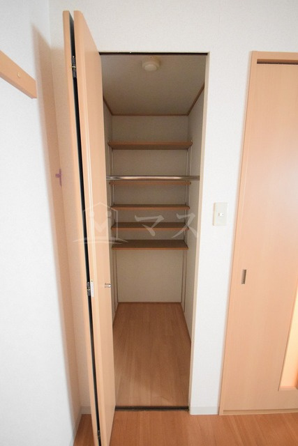 エスタブレ南森町の収納