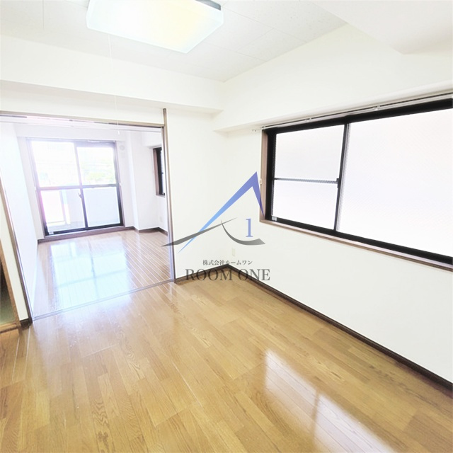 アクロス８の居間・リビング|洋室のお部屋です。